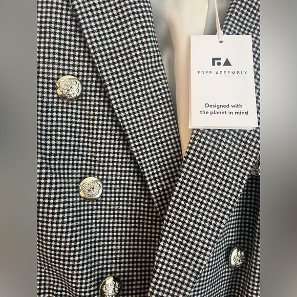 Free Assembly Women’s Double-Breasted Blazer in White Asparagus - Picture 8 of 10